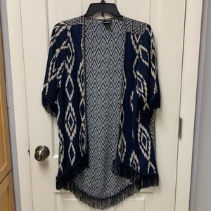 💥 $5 if bundled - Medium Kimono with Fringe RUE21 Lightweight